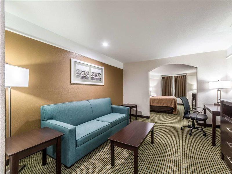 Quality Inn & Suites Seaworld North Сан-Антонио Экстерьер фото
