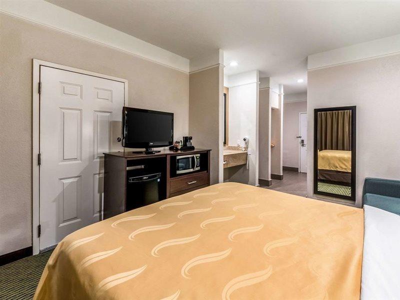 Quality Inn & Suites Seaworld North Сан-Антонио Экстерьер фото