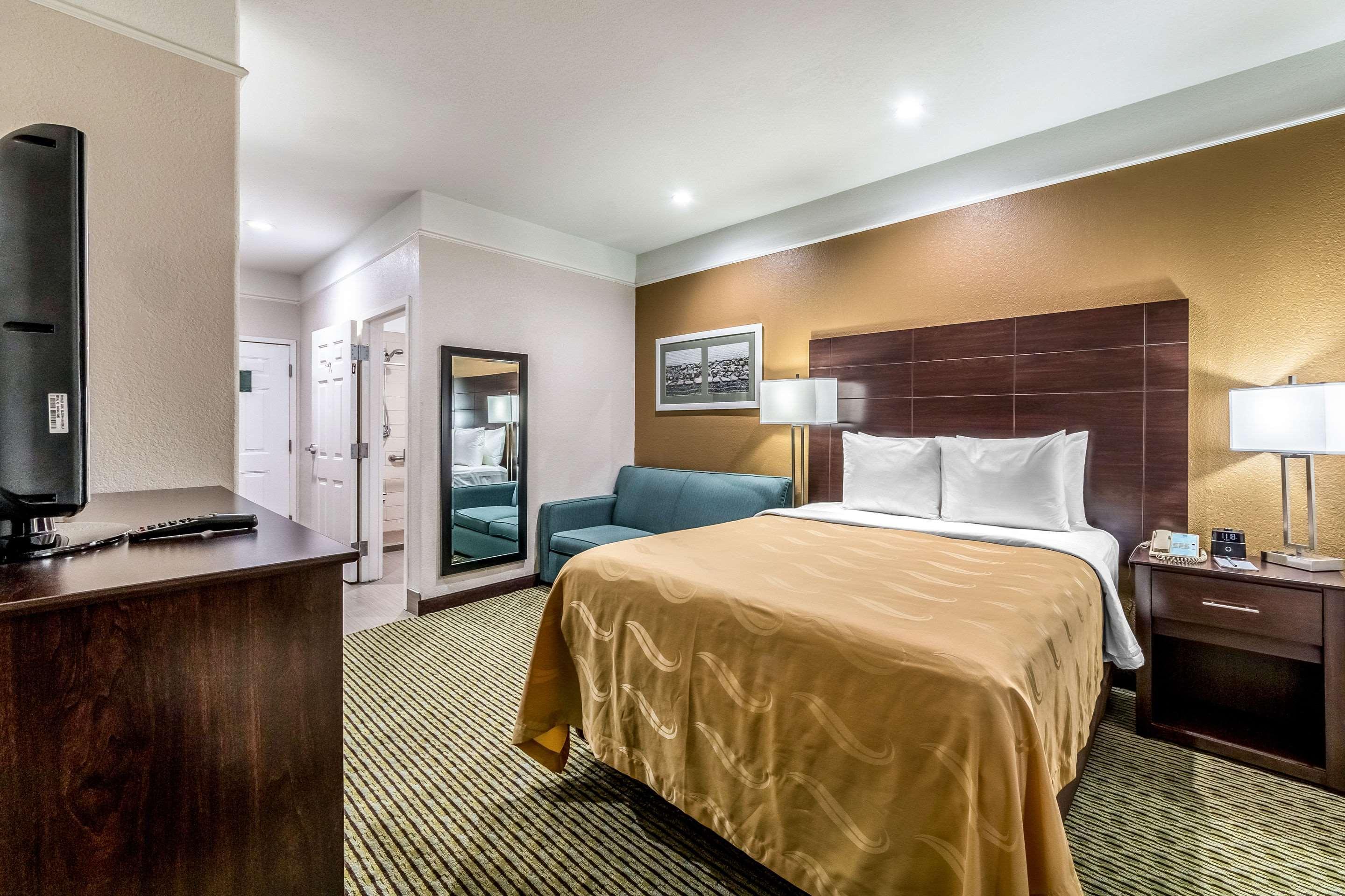 Quality Inn & Suites Seaworld North Сан-Антонио Экстерьер фото