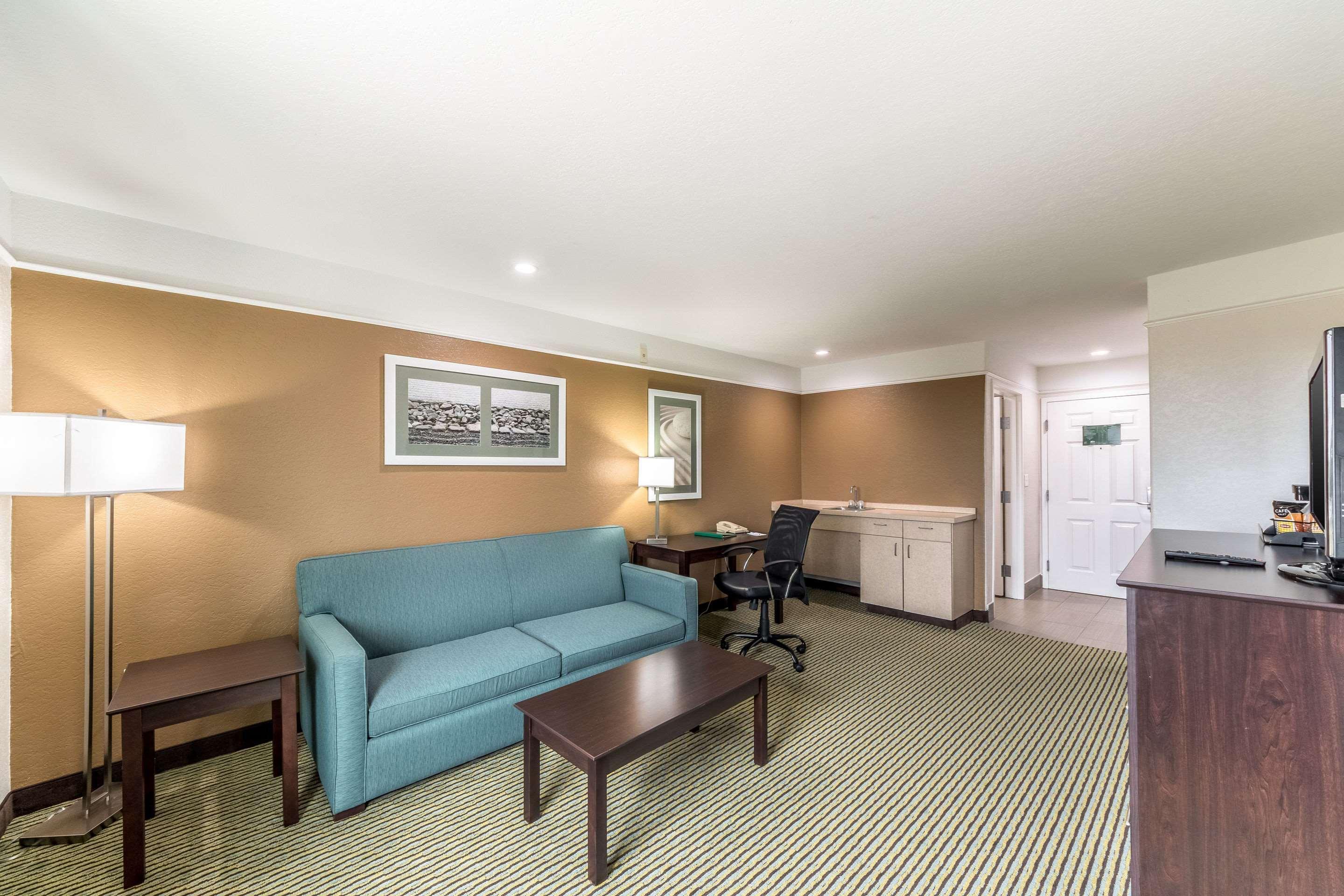 Quality Inn & Suites Seaworld North Сан-Антонио Экстерьер фото