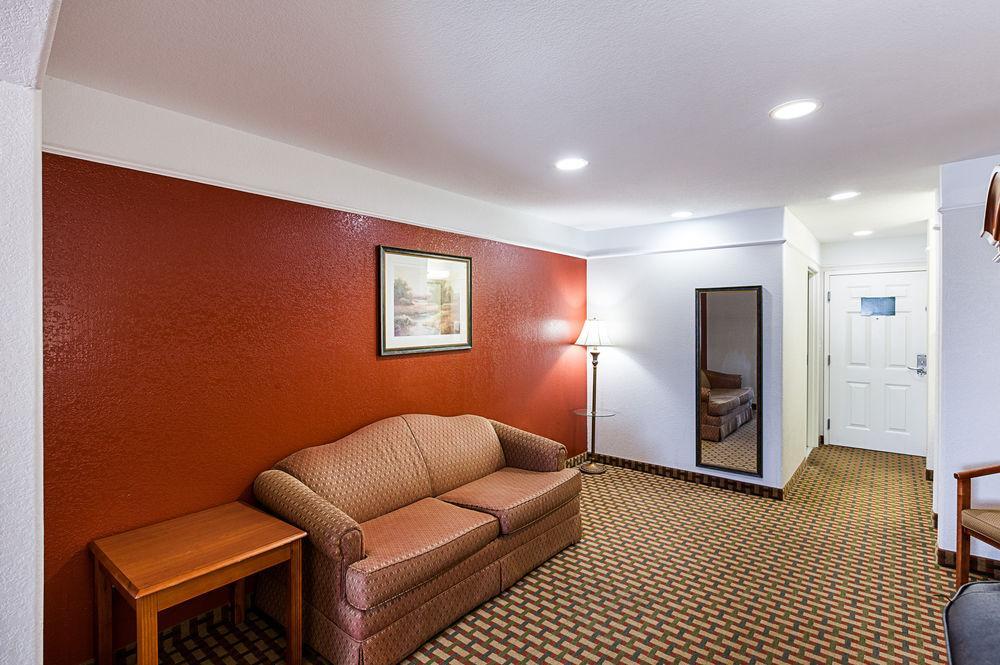 Quality Inn & Suites Seaworld North Сан-Антонио Экстерьер фото