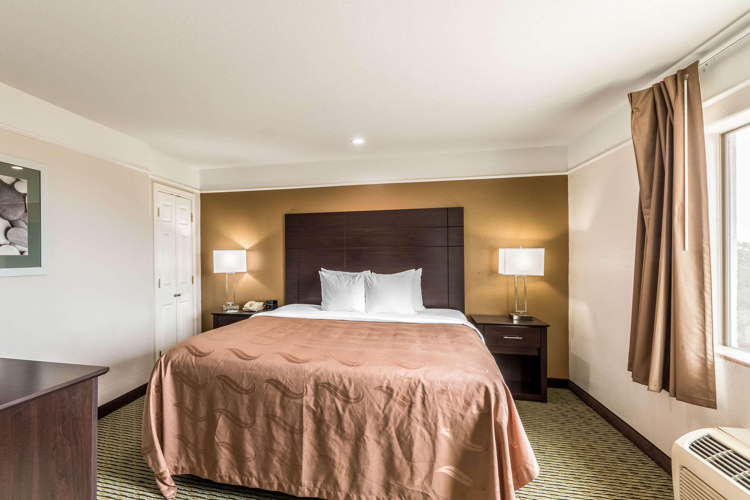 Quality Inn & Suites Seaworld North Сан-Антонио Экстерьер фото