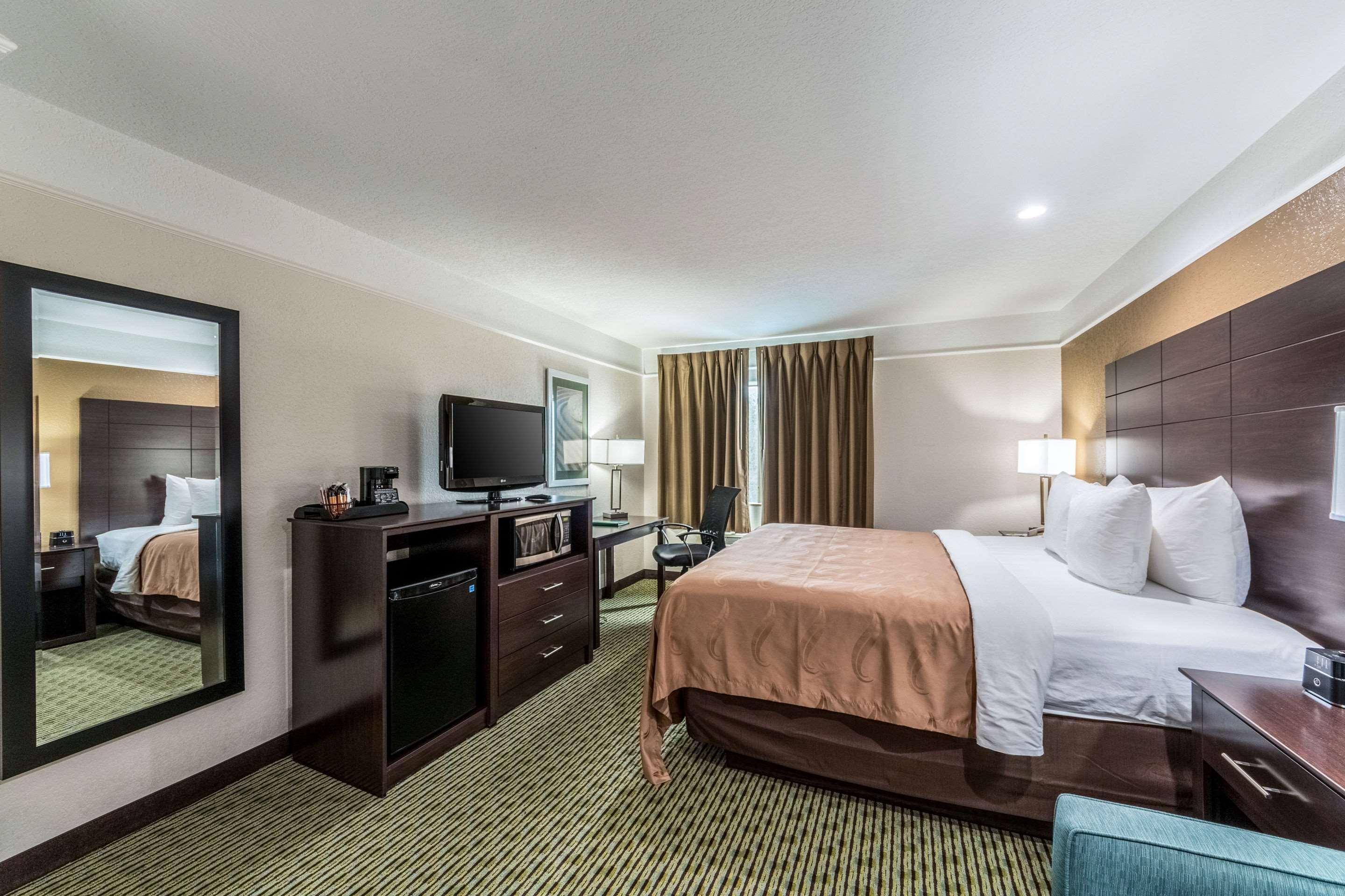 Quality Inn & Suites Seaworld North Сан-Антонио Экстерьер фото