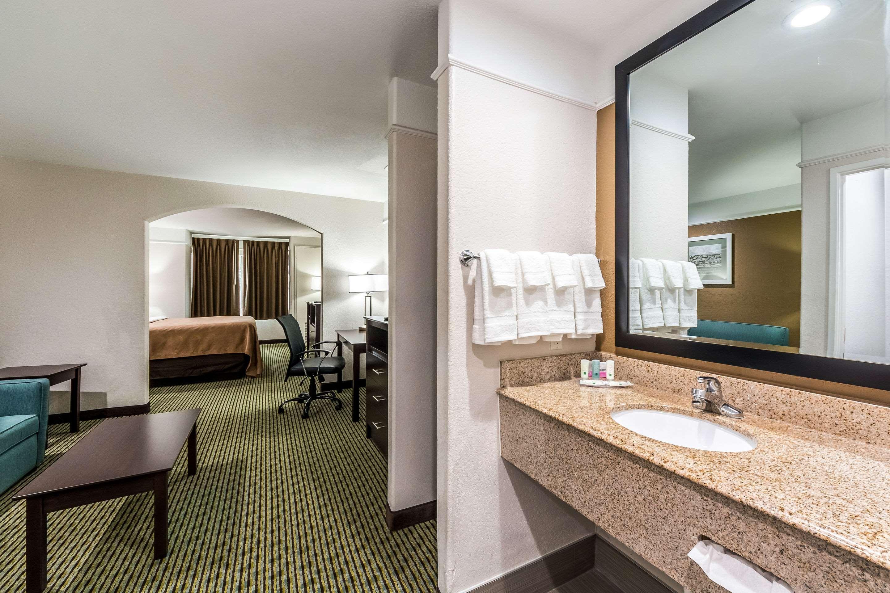 Quality Inn & Suites Seaworld North Сан-Антонио Экстерьер фото
