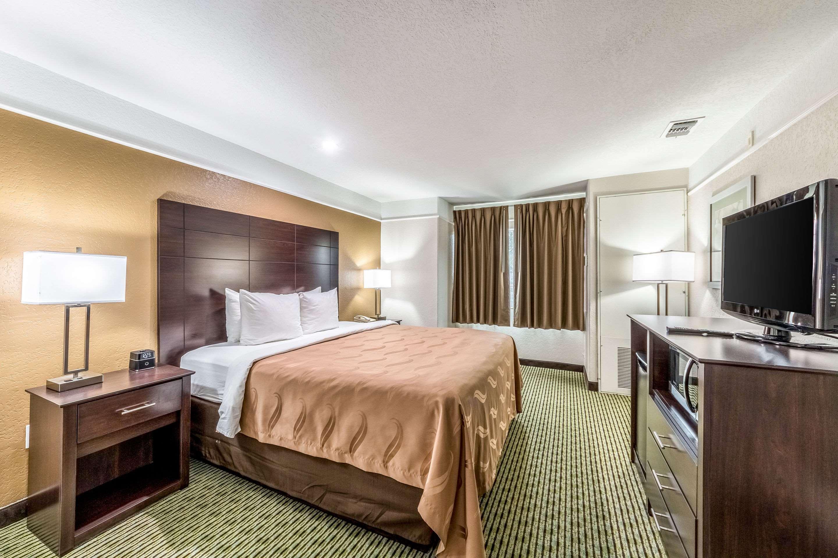 Quality Inn & Suites Seaworld North Сан-Антонио Экстерьер фото