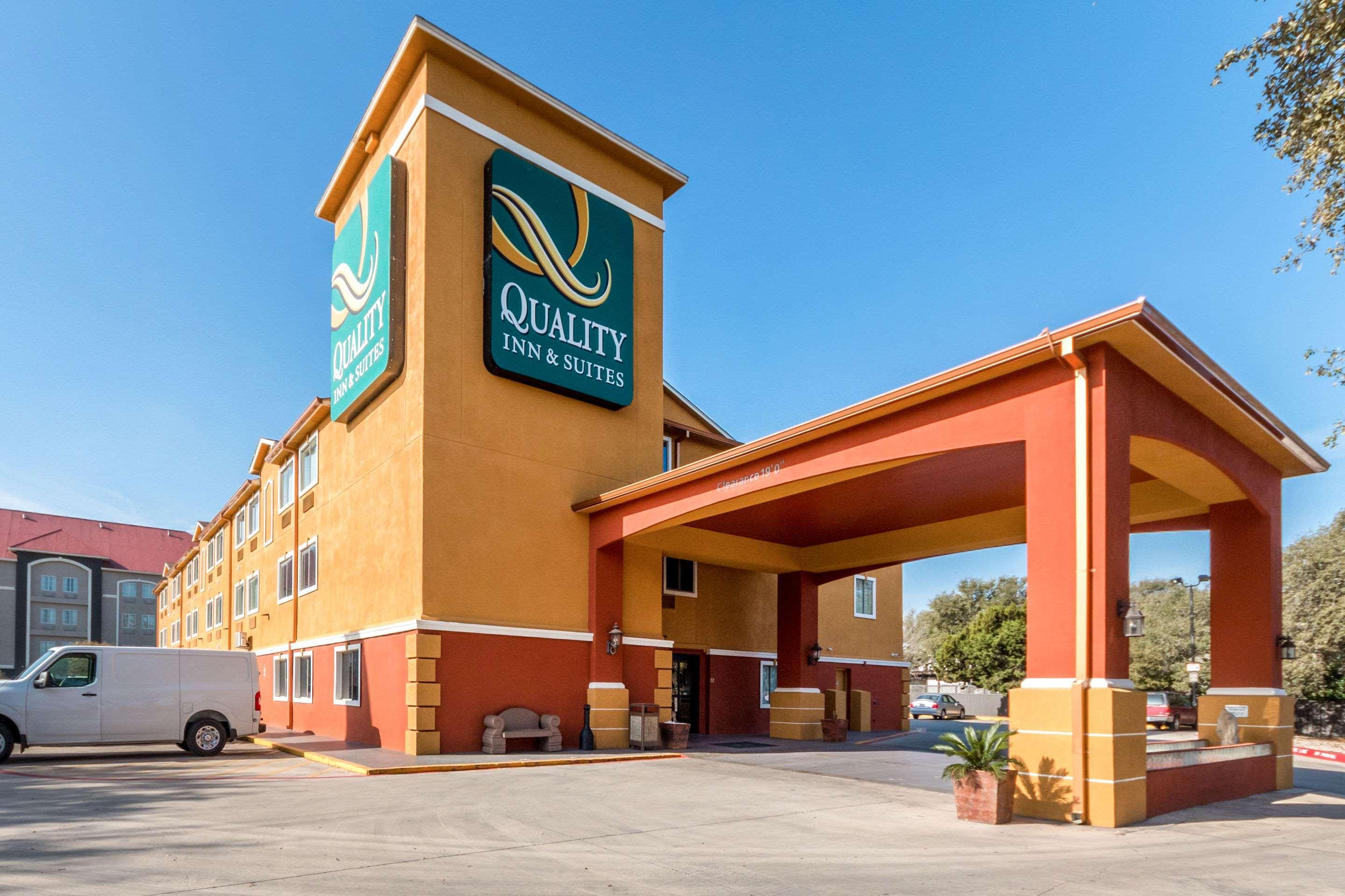 Quality Inn & Suites Seaworld North Сан-Антонио Экстерьер фото