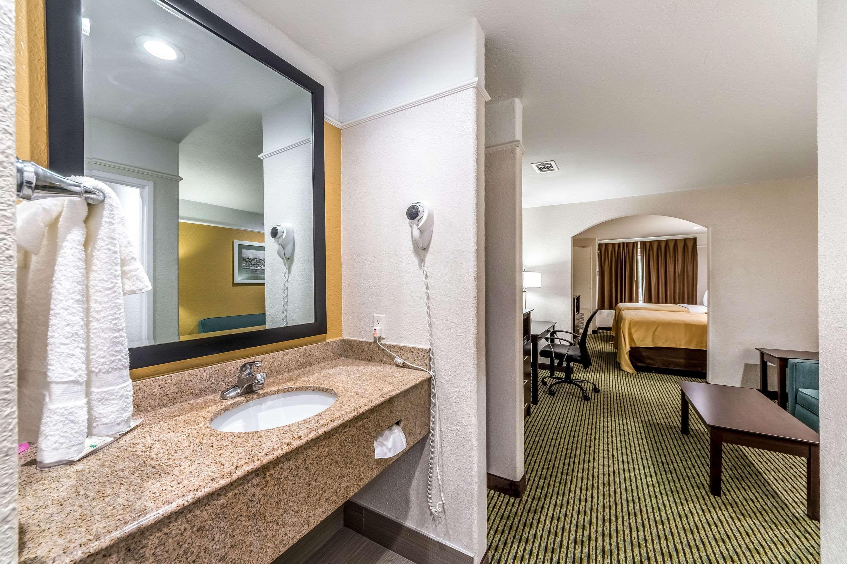 Quality Inn & Suites Seaworld North Сан-Антонио Экстерьер фото
