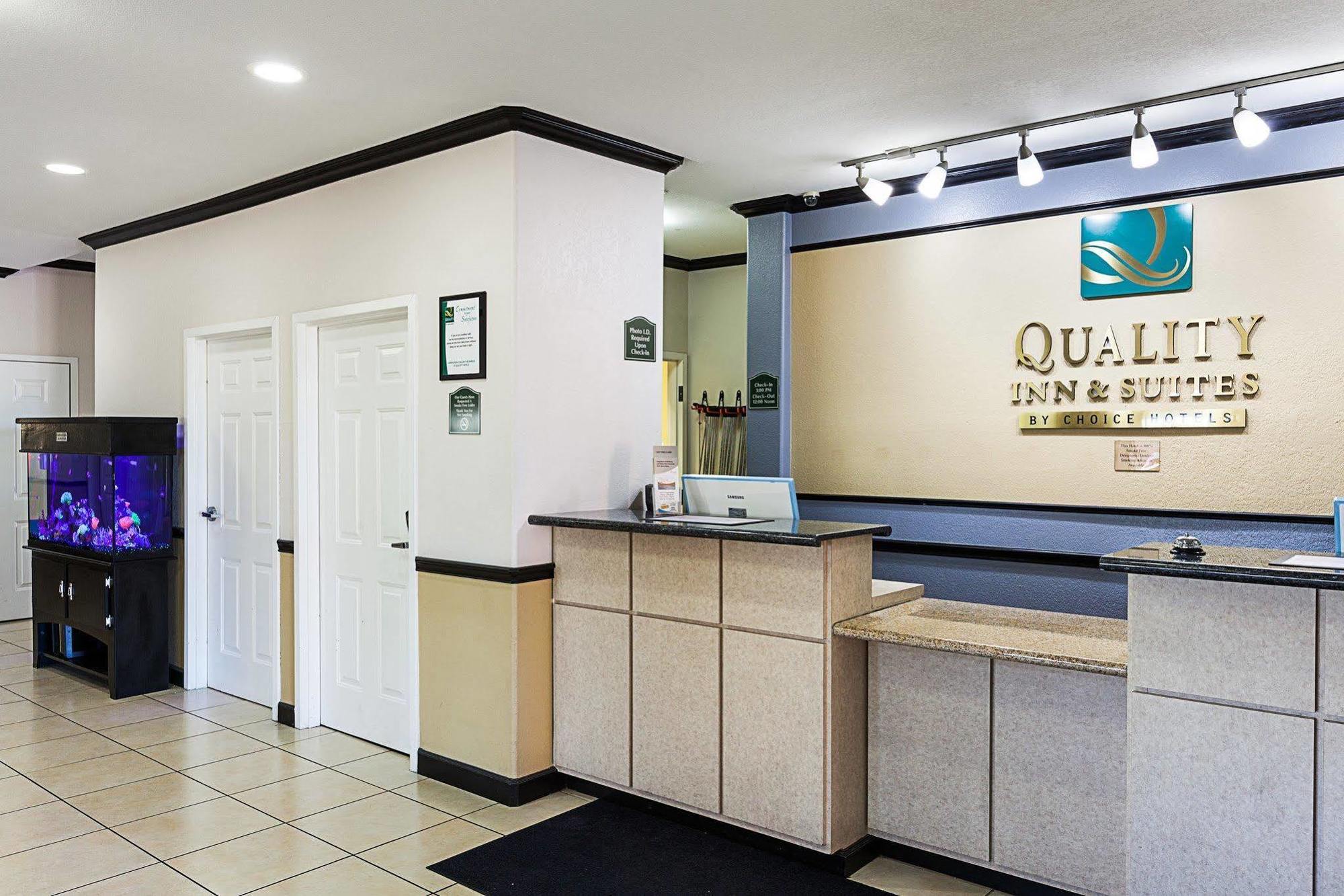 Quality Inn & Suites Seaworld North Сан-Антонио Экстерьер фото