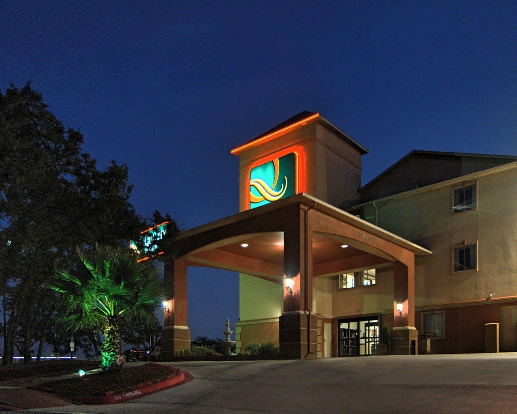 Quality Inn & Suites Seaworld North Сан-Антонио Экстерьер фото