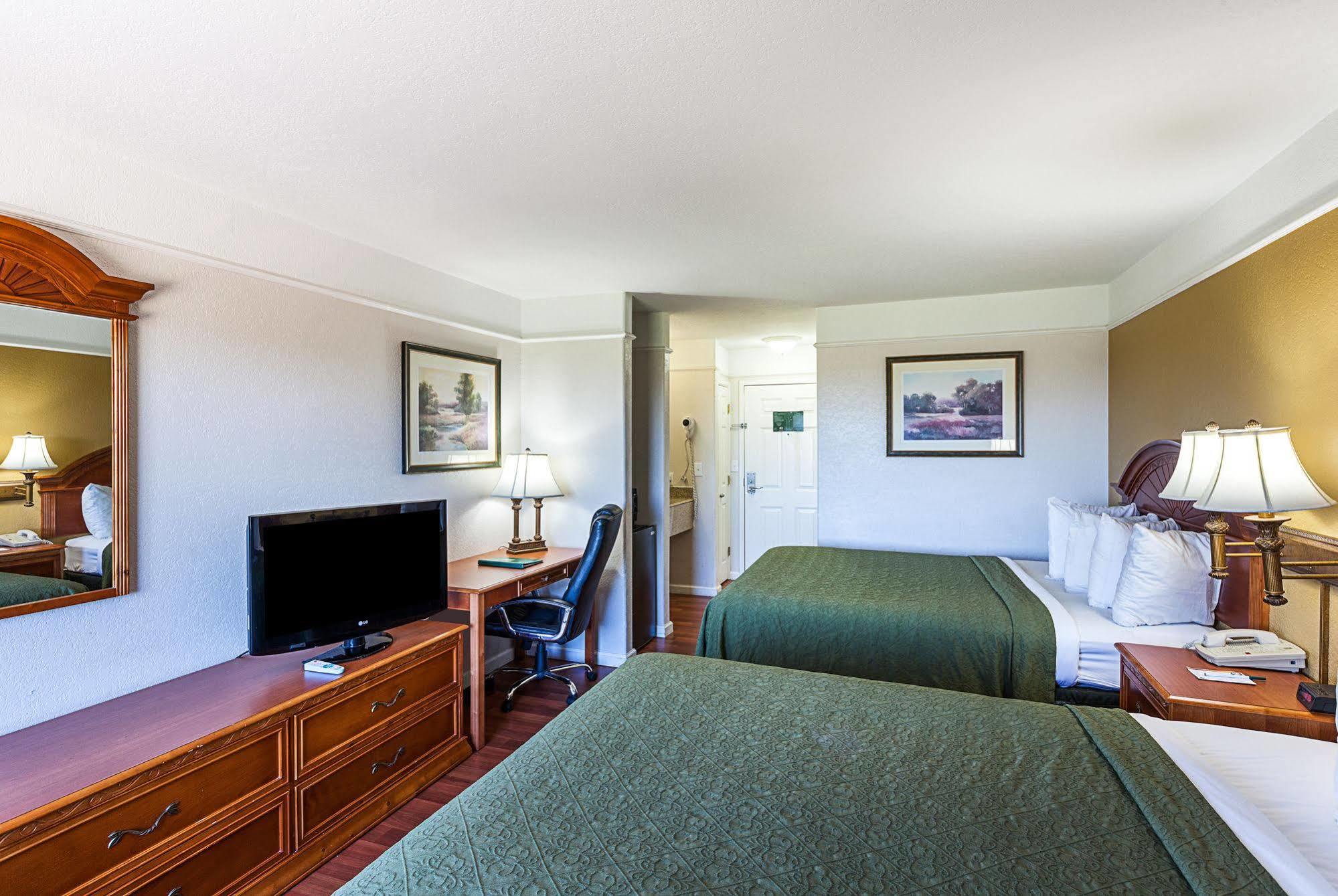 Quality Inn & Suites Seaworld North Сан-Антонио Экстерьер фото